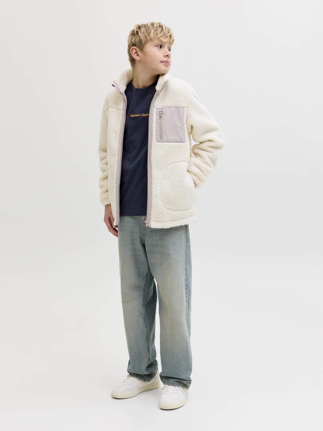 model_shot-front_full